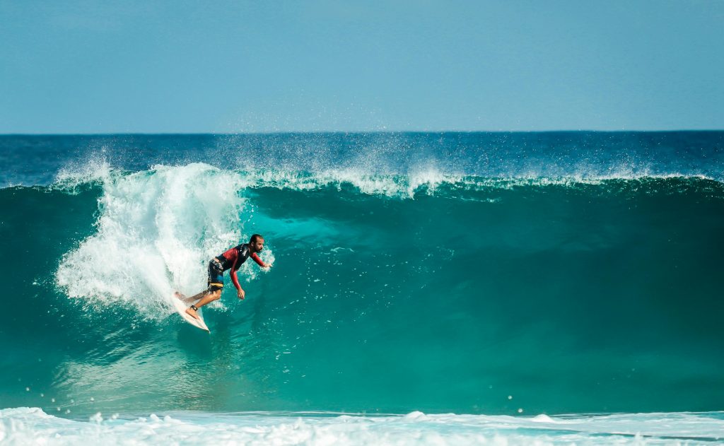 Surfeur vague océan